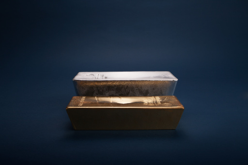 invest-in-gold-in-the-uk-gold-bar.jpg