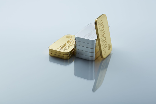 stacked goldbars and silverbars
